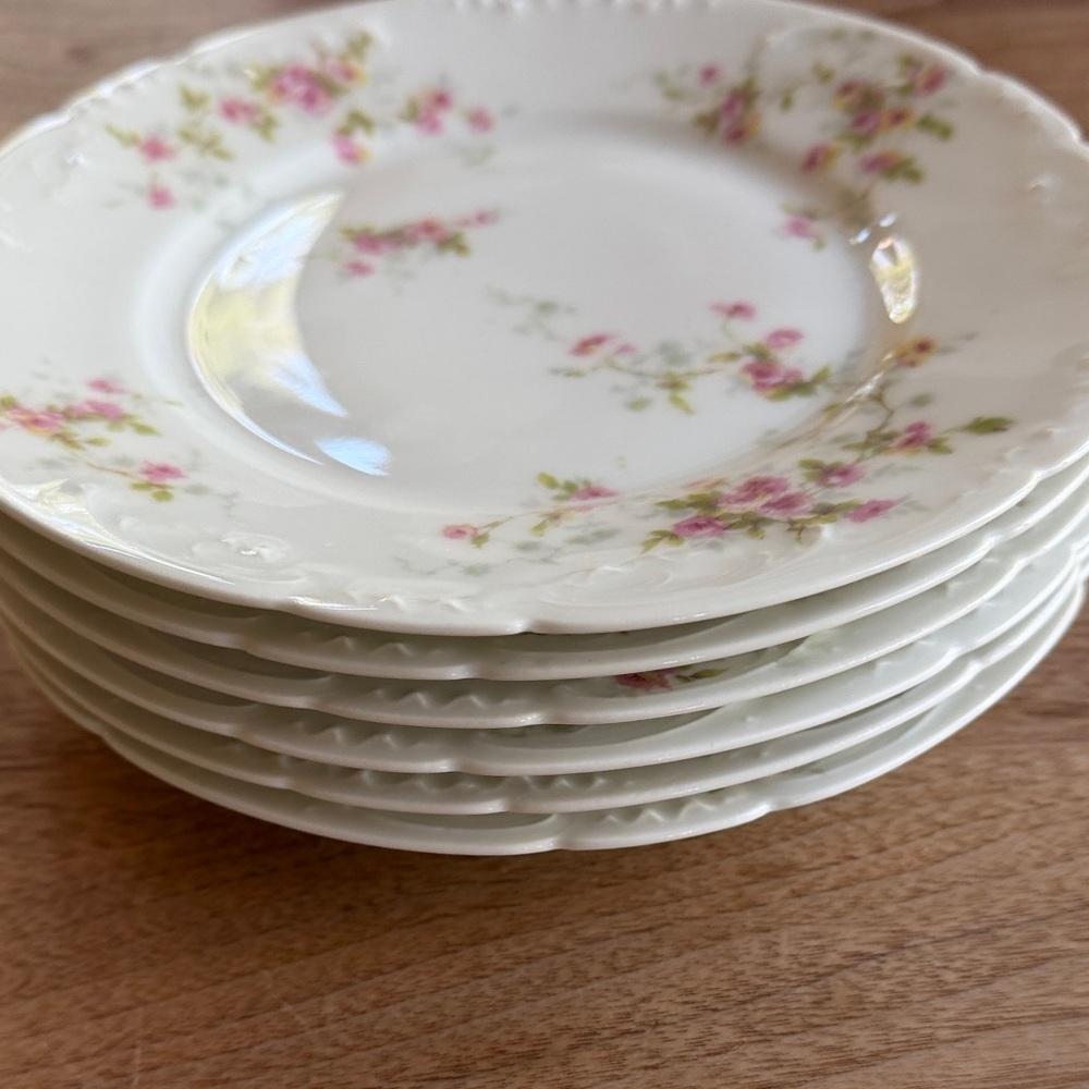 Theodore Haviland Limoges France White Dinner Plate with Pink Flowers - Picture 3 of 5